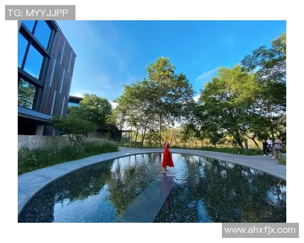 畅游夏日清凉时光尽在泳装购物，一站式满足你的完美度假需求